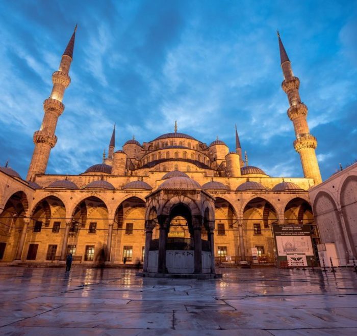 blue-mosque-is-historical-mosque-istanbul-turkey